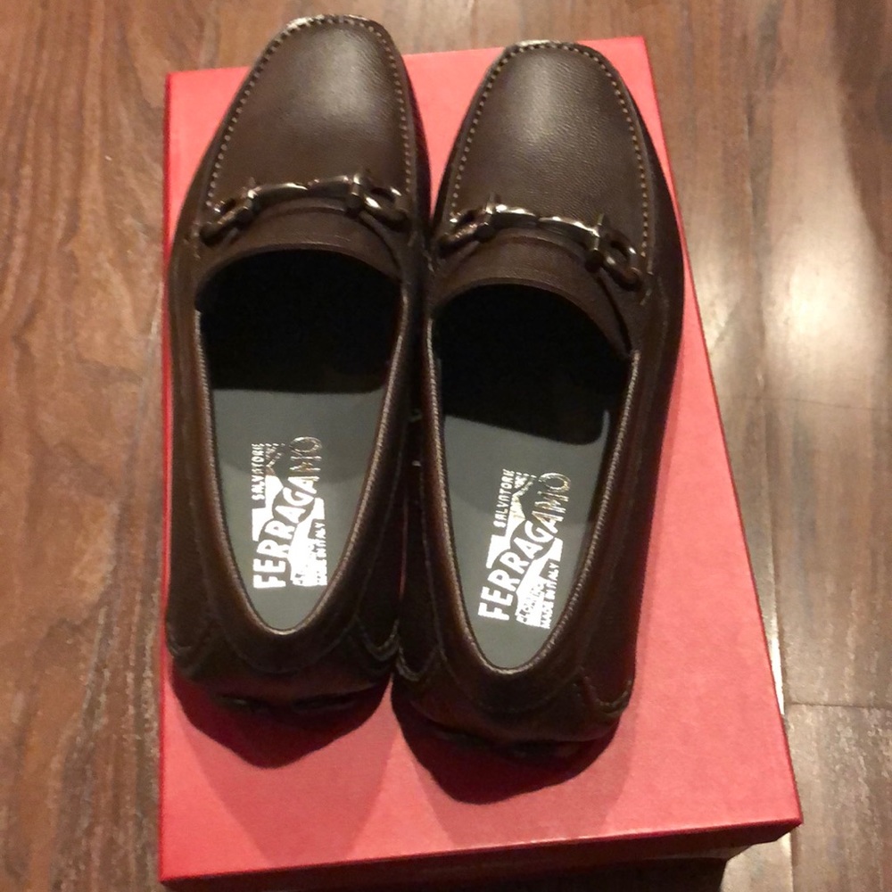 New in box Salvatore Ferragamo men’s loafers 8